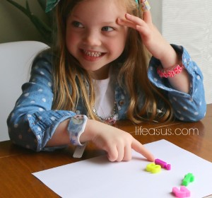 How to teach your 2-5 year old sight words at home to prepare for Kindergarten + Easter Egg hunt using sight words and clues to find their basket! (lifeasus.com) #sightwords #prek #kindergarten #reading #learningtoread #learntoread #highfrequencywords #earlyliteracy